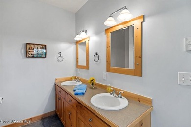 Spectacular Privacy & Comfort on Hayden Lake. Introducing the - photo 15