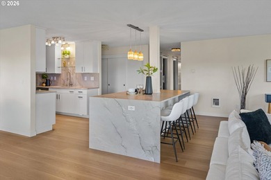 Welcome to 311, the largest unit at Lake Oswego Terraces! Fully - photo 16