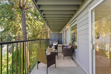 Welcome to 311, the largest unit at Lake Oswego Terraces! Fully - photo 18