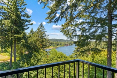 Welcome to 311, the largest unit at Lake Oswego Terraces! Fully - photo 19