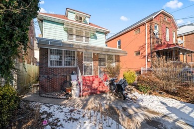Discover this spacious 6-bedrooms, 2.5-bathrooms single-family - photo 2
