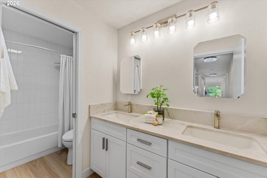 Welcome to 311, the largest unit at Lake Oswego Terraces! Fully - photo 22