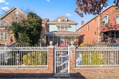 Discover this spacious 6-bedrooms, 2.5-bathrooms single-family - photo 4