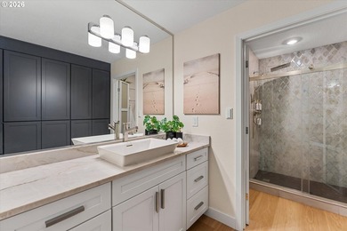 Welcome to 311, the largest unit at Lake Oswego Terraces! Fully - photo 27