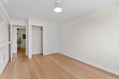 Welcome to 311, the largest unit at Lake Oswego Terraces! Fully - photo 29