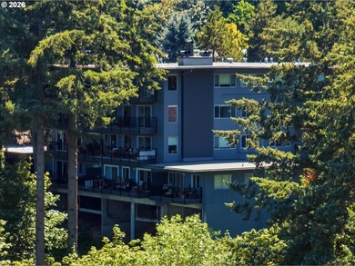 Welcome to 311, the largest unit at Lake Oswego Terraces! Fully - photo 31
