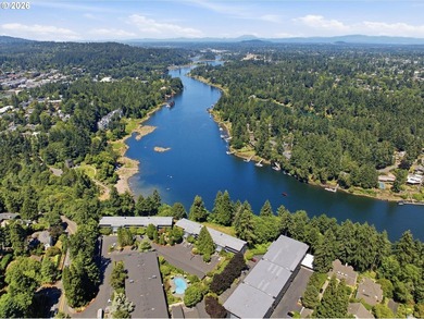 Welcome to 311, the largest unit at Lake Oswego Terraces! Fully - photo 35