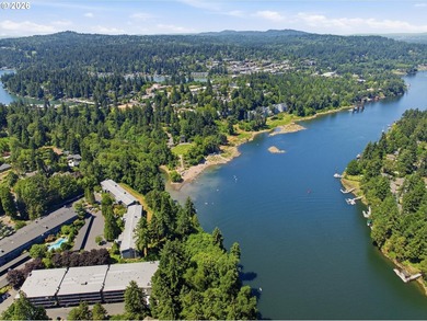 Welcome to 311, the largest unit at Lake Oswego Terraces! Fully - photo 36