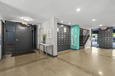 Welcome to 311, the largest unit at Lake Oswego Terraces! Fully - photo 40