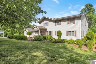 This waterfront home had it all! The perfect location on Lake - photo 3
