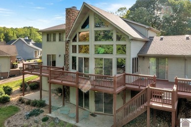 This waterfront home had it all! The perfect location on Lake - photo 4