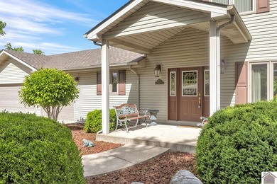 This waterfront home had it all! The perfect location on Lake - photo 7