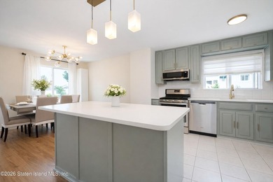 Welcome to Captain's Quarters! This spacious corner-unit - photo 11