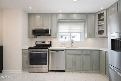 Welcome to Captain's Quarters! This spacious corner-unit - photo 12
