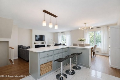 Welcome to Captain's Quarters! This spacious corner-unit - photo 13