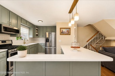 Welcome to Captain's Quarters! This spacious corner-unit - photo 15