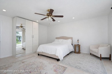 Welcome to Captain's Quarters! This spacious corner-unit - photo 20