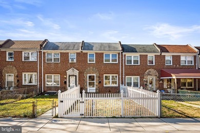 Lake Townhome/Townhouse For Sale in Brooklyn Park, Maryland