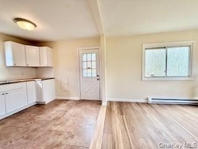 Charming Cape!!! New Kitchen, Fresh Paint, New Flooring, New - photo 4