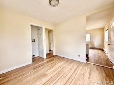 Charming Cape!!! New Kitchen, Fresh Paint, New Flooring, New - photo 6