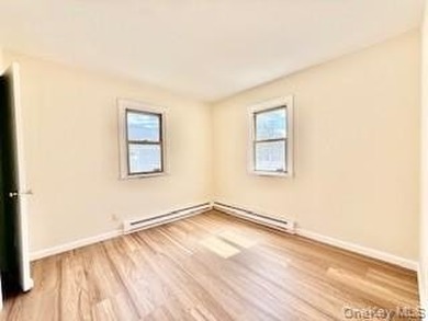 Charming Cape!!! New Kitchen, Fresh Paint, New Flooring, New - photo 7