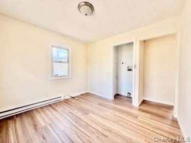Charming Cape!!! New Kitchen, Fresh Paint, New Flooring, New - photo 8