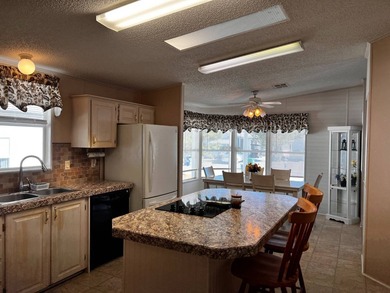 Charming 1994 Manufactured Home in an Active 55+ Community - photo 3