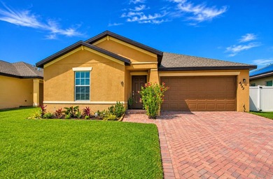 Best Community in FORT PIERCE.Welcome to this spacious 3-bedroom - photo 1