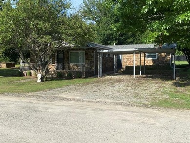 CHARMING HOME JUST MOMENTS AWAY FROM LAKE EUFAULA! It's located - photo 2