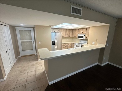PRICED TO SELL!!!! EXCELLENT END UNIT CONDO ON SECOND FLOOR! HAS - photo 2