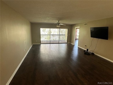 PRICED TO SELL!!!! EXCELLENT END UNIT CONDO ON SECOND FLOOR! HAS - photo 4