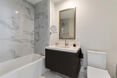 SE-Corner 3 bed PLUS DEN/ 4 bath Residence, 10 Ft ceilings