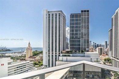 SE-Corner 3 bed PLUS DEN/ 4 bath Residence, 10 Ft ceilings