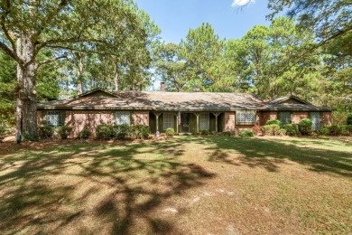 Lake Home For Sale in Hattiesburg, Mississippi