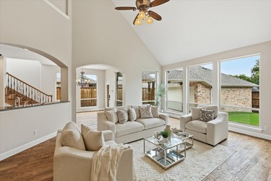 This stunning Castle Hills home is a dream for tech enthusiasts - photo 11