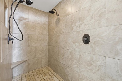 This stunning Castle Hills home is a dream for tech enthusiasts - photo 23
