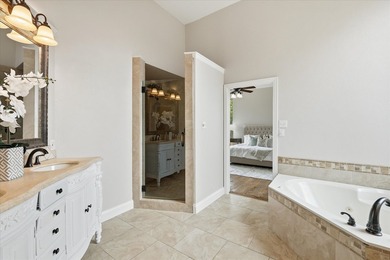 This stunning Castle Hills home is a dream for tech enthusiasts - photo 24