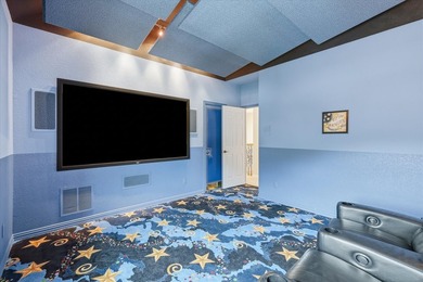 This stunning Castle Hills home is a dream for tech enthusiasts - photo 32