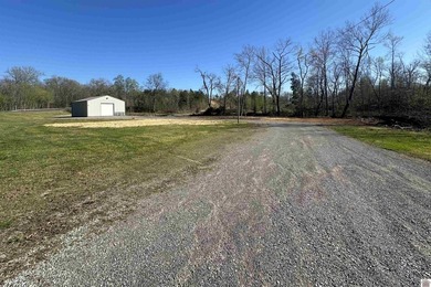 Versatile 1.5 +/- acre property featuring a 30x60 pole barn with - photo 4