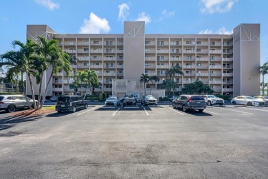 (private lake, pond, creek) Condo For Sale in Delray Beach Florida