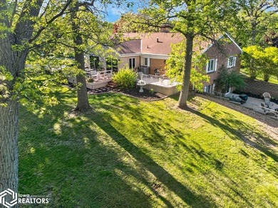 Mid-Century Modern Charm on Nearly an Acre! Step into a home - photo 2