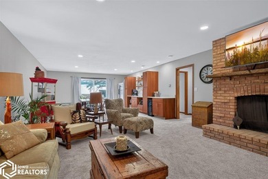 Mid-Century Modern Charm on Nearly an Acre! Step into a home - photo 5