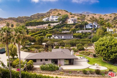 This Malibu Mid Century Ranch home sits on a gorgeous, nearly - photo 3