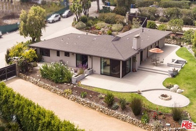 This Malibu Mid Century Ranch home sits on a gorgeous, nearly - photo 4