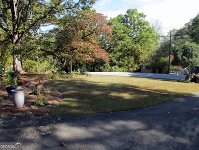 Solid home located in Lake Capri. Expansive, private deck on the - photo 5