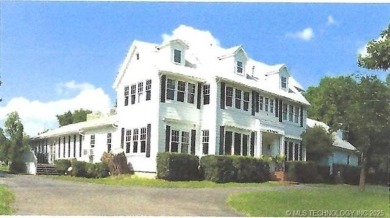 Zoned commercial. Ideal for Restaurant, Church, or Event Center