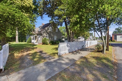 Own a piece of New Bern history with this charming 2-bedroom, 1 - photo 24