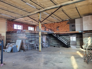 Custom-built steel shop home built in 2022 on over 10 acres - photo 2