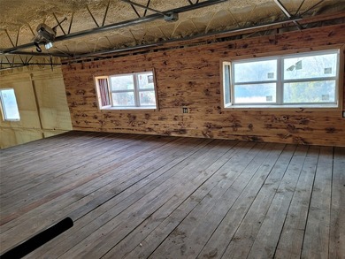 Custom-built steel shop home built in 2022 on over 10 acres - photo 7