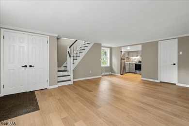 Private Retreat! This beautifully renovated cottage is tucked - photo 6